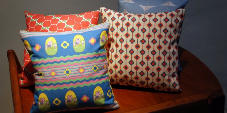 Art Pillows (Apples, Fleurs, Weeble Wobbles, MAM