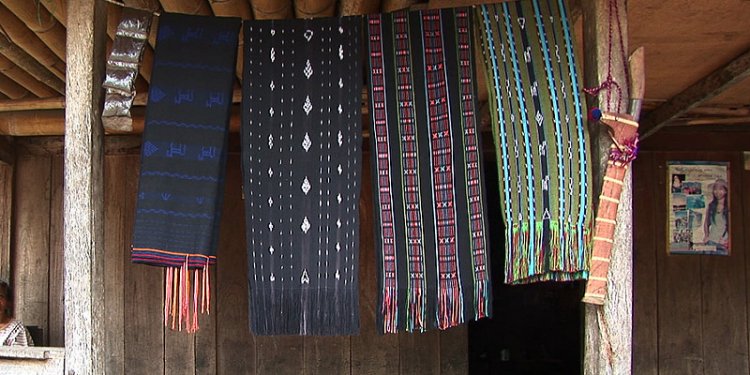 Indonesia - Flores - Traditional Village Bena - Weaving - Weaving - 68