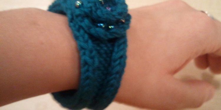 Knitted teal/turquoise flower bracelet for ovarian cancer £3