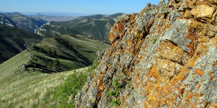 Rich colors of Mann Gulch wall